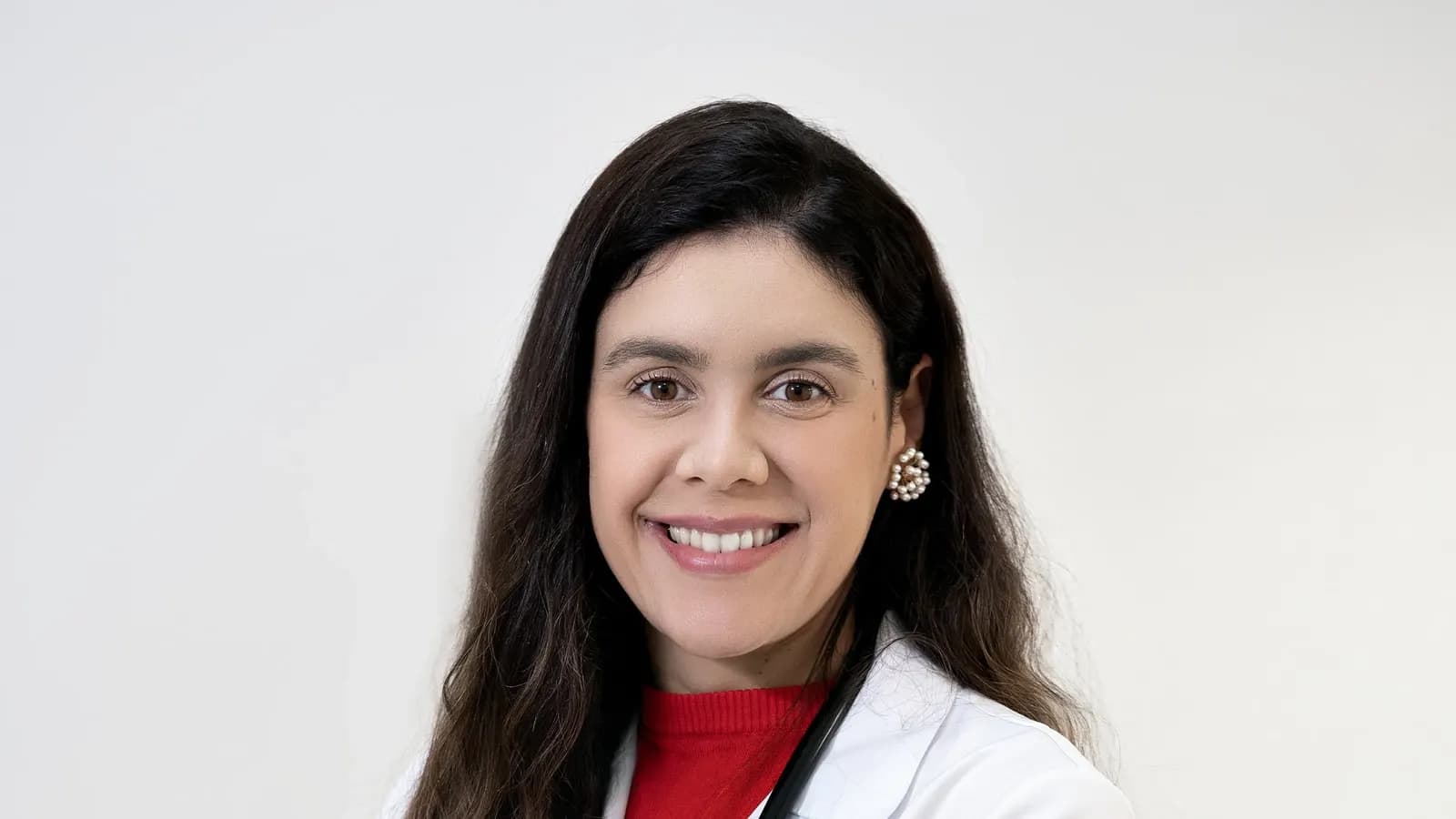 Dra. Lara Braga, cardiologista da Clínica Santoro, em fotografia do acervo oficial