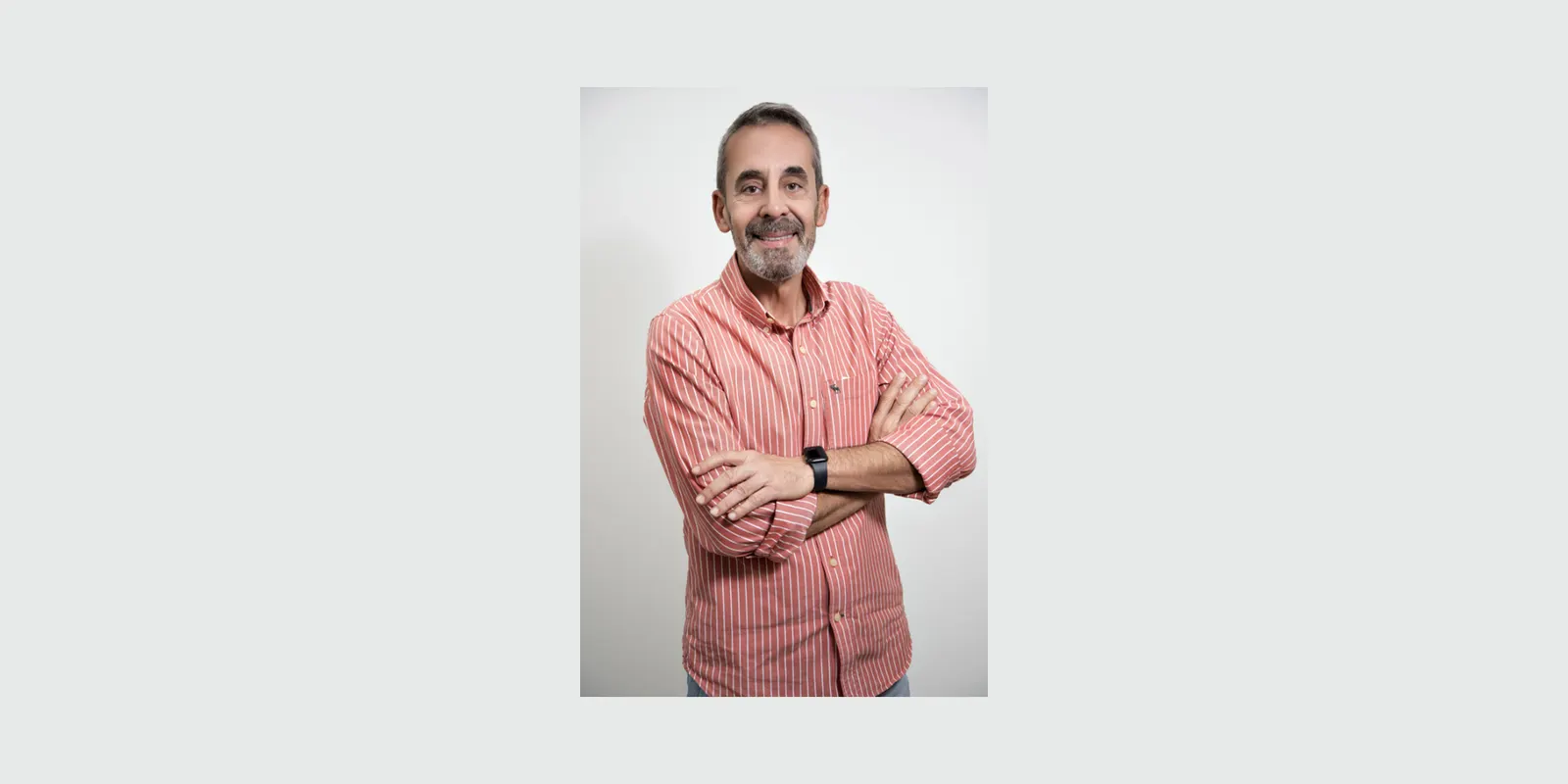 Dr. Edson Luiz Fernandes Miranda, ginecologista e obstetra da Santoro. Foto oficial integral em composição horizontal.