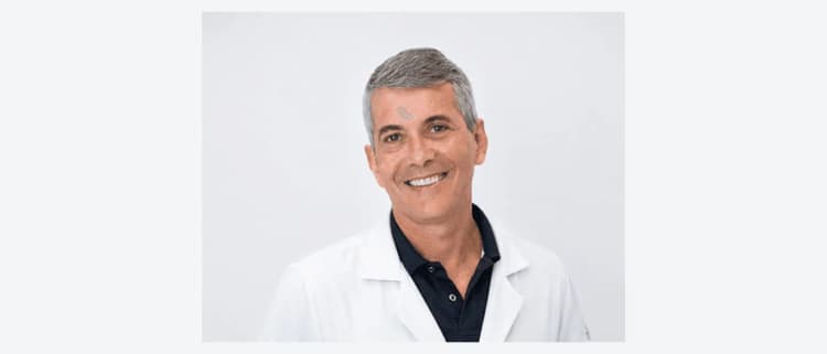 Dr. Eduardo Francisco Fernandes de Miranda, cardiologista da Clínica Santoro, com rosto visível em foto do acervo da clínica